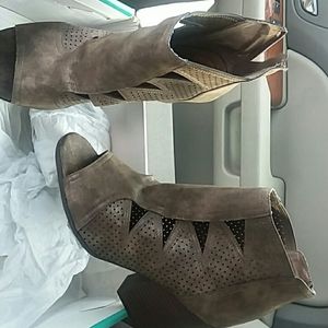 Size 11 (fits more like a 10) brand new never worn